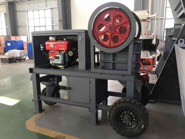 Mobile small jaw crusher